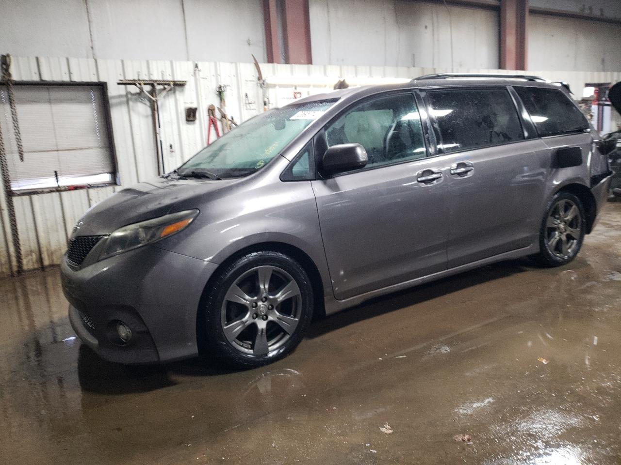  Salvage Toyota Sienna