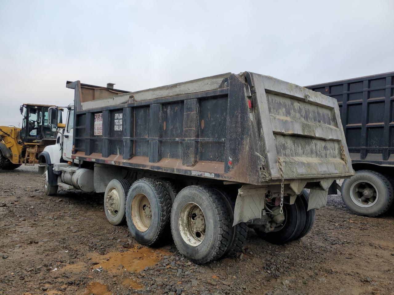 Lot #3027066813 2005 MACK 700 CV700