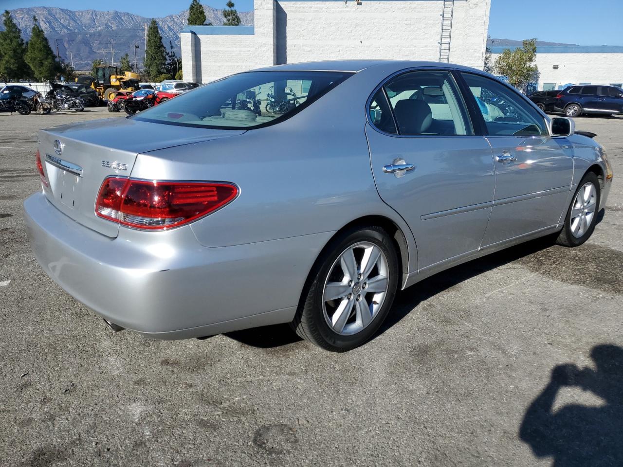 Lot #3045640653 2005 LEXUS ES 330