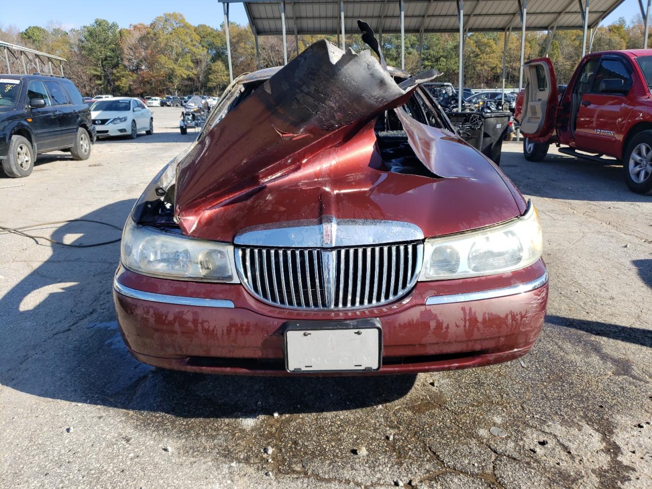 Lot #3029133889 2002 LINCOLN TOWN CAR E