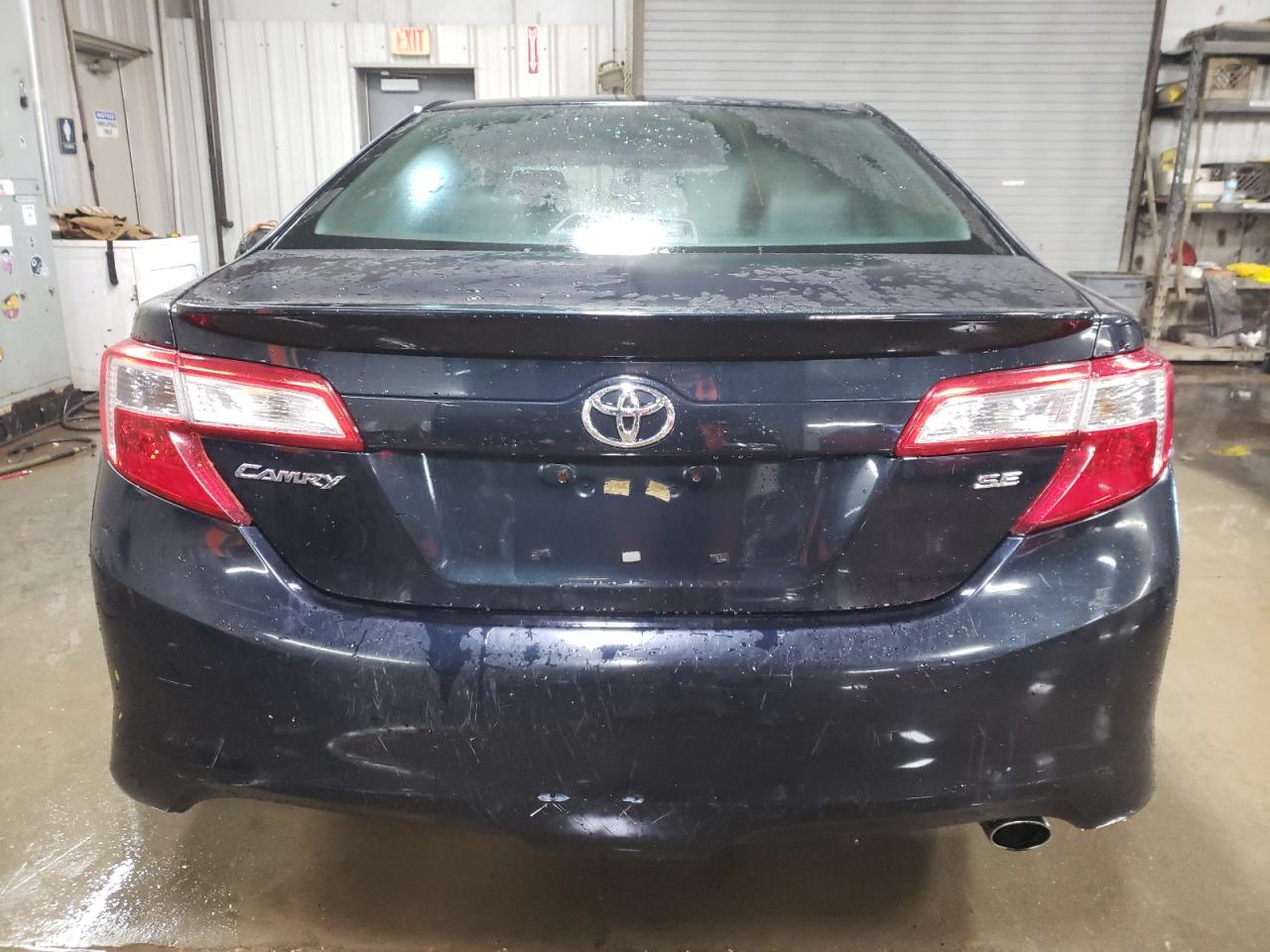 TOYOTA CAMRY BASE
