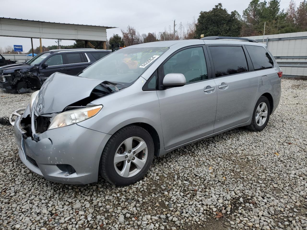  Salvage Toyota Sienna