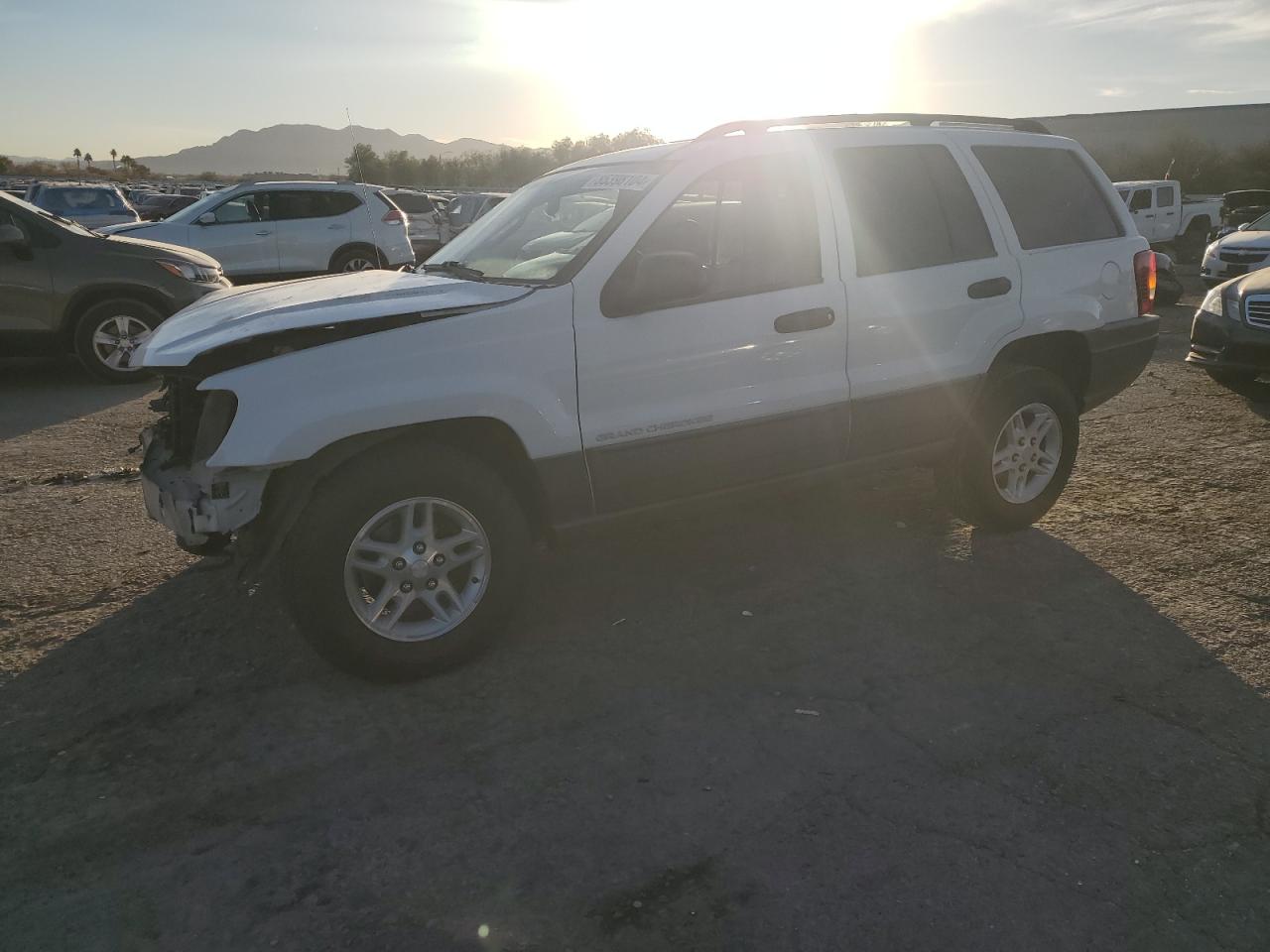  Salvage Jeep Grand Cherokee