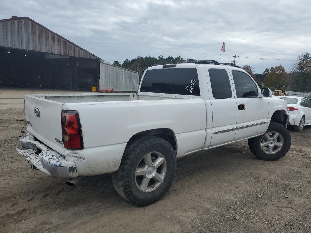 Lot #3027030801 2004 GMC NEW SIERRA