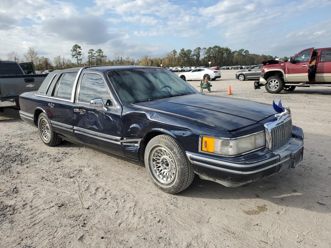 Lot #3034480766 1993 LINCOLN TOWN CAR S