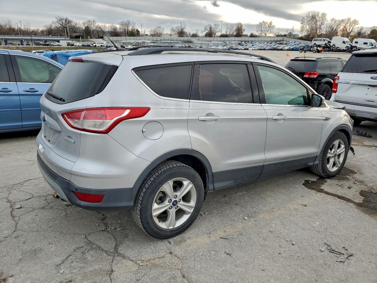 FORD ESCAPE SE
