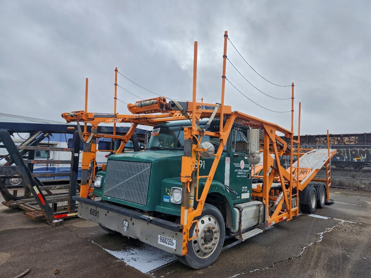 Lot #3315662809 2001 VOLVO UNKNOWN