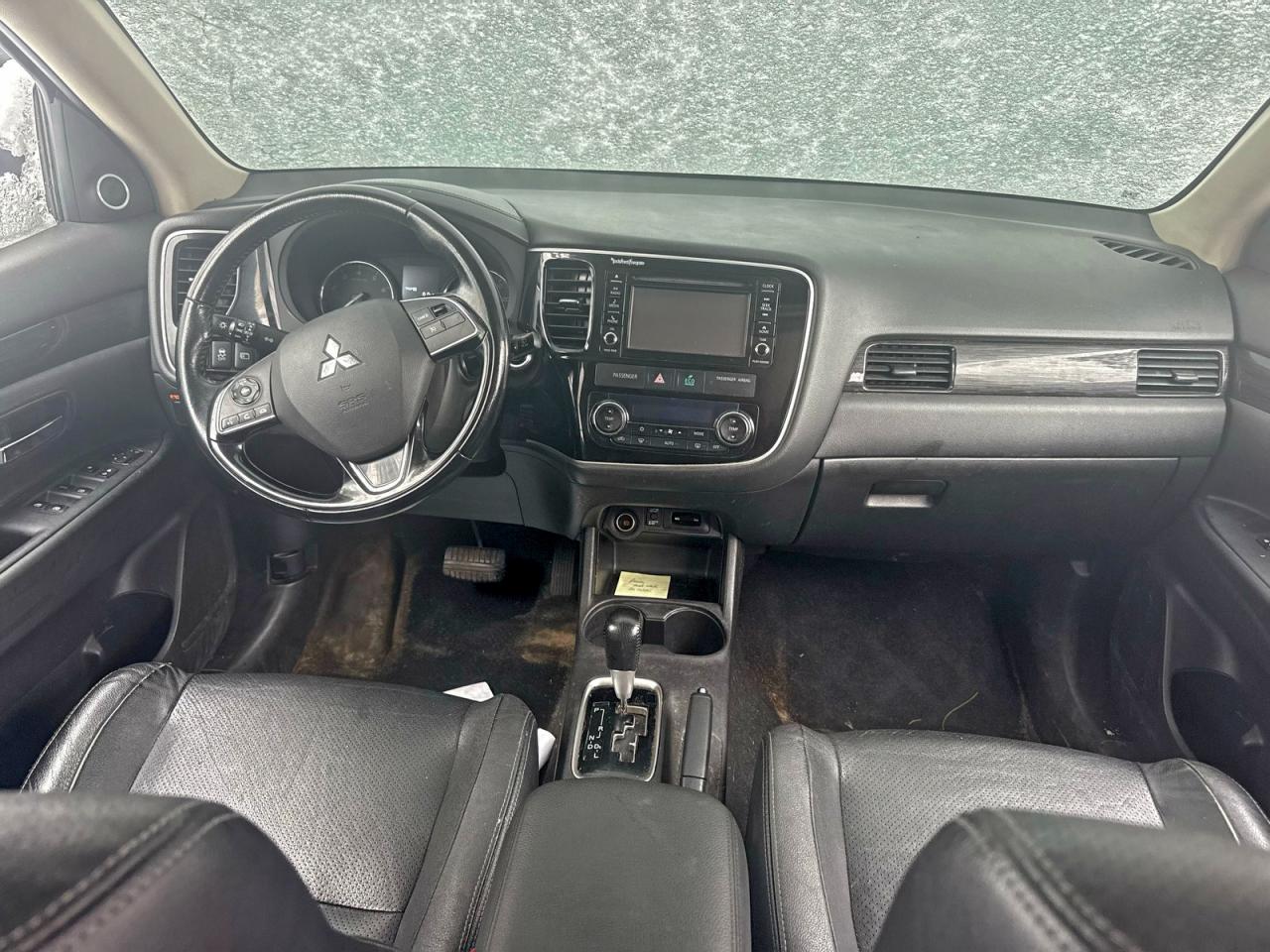 MITSUBISHI OUTLANDER SE