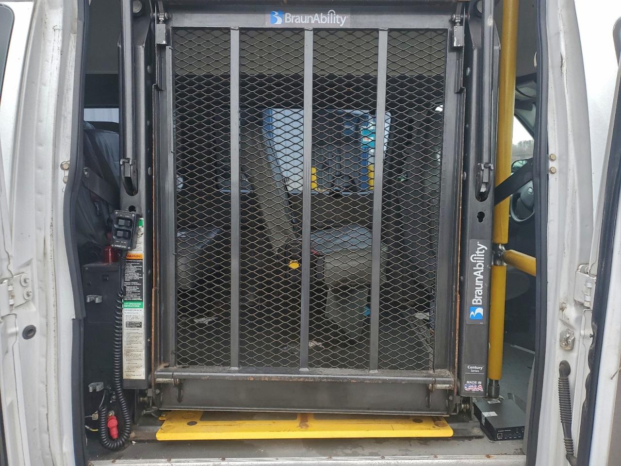 FORD ECONOLINE E350 SUPER DUTY VAN