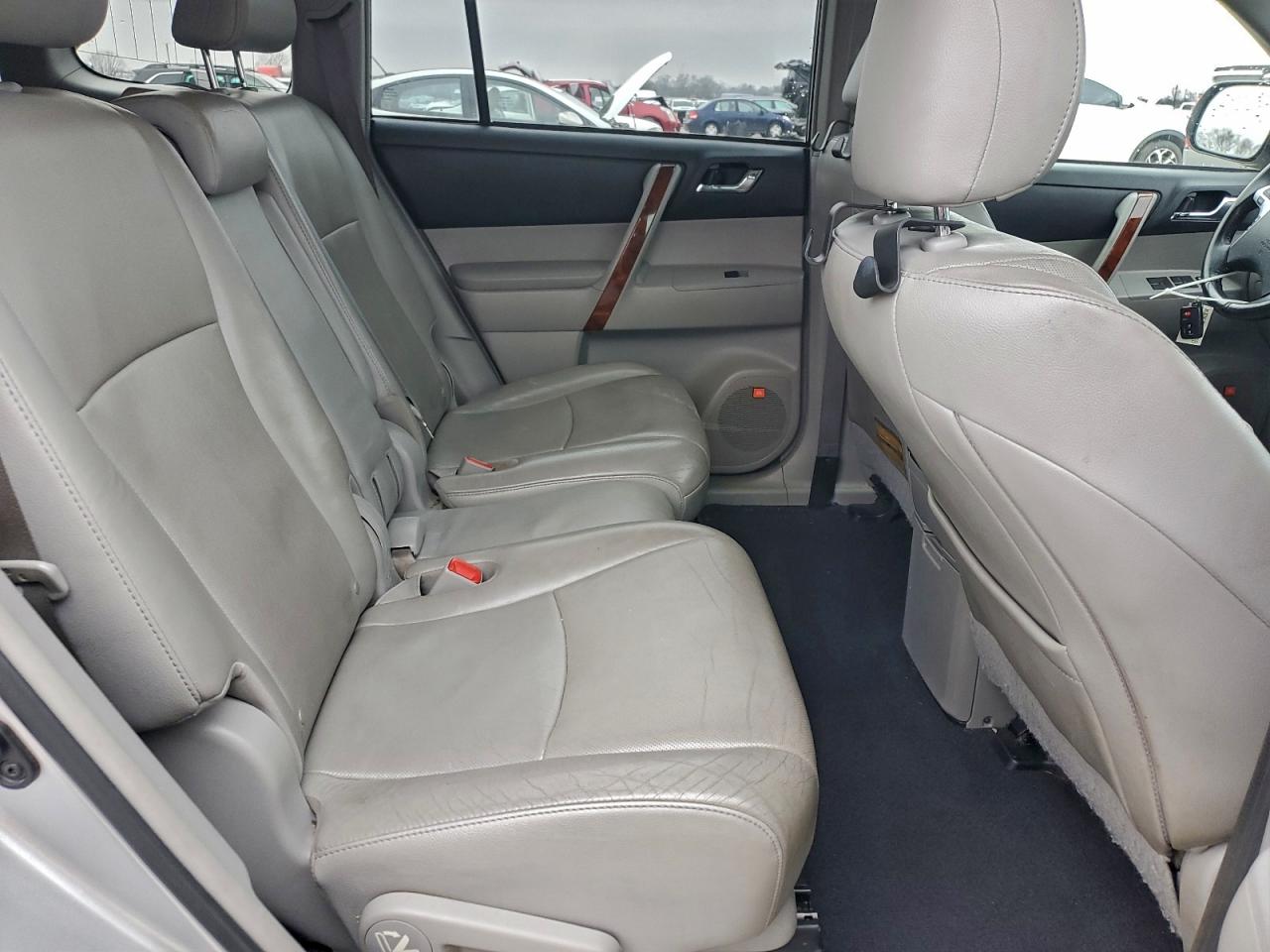 TOYOTA HIGHLANDER LIMITED