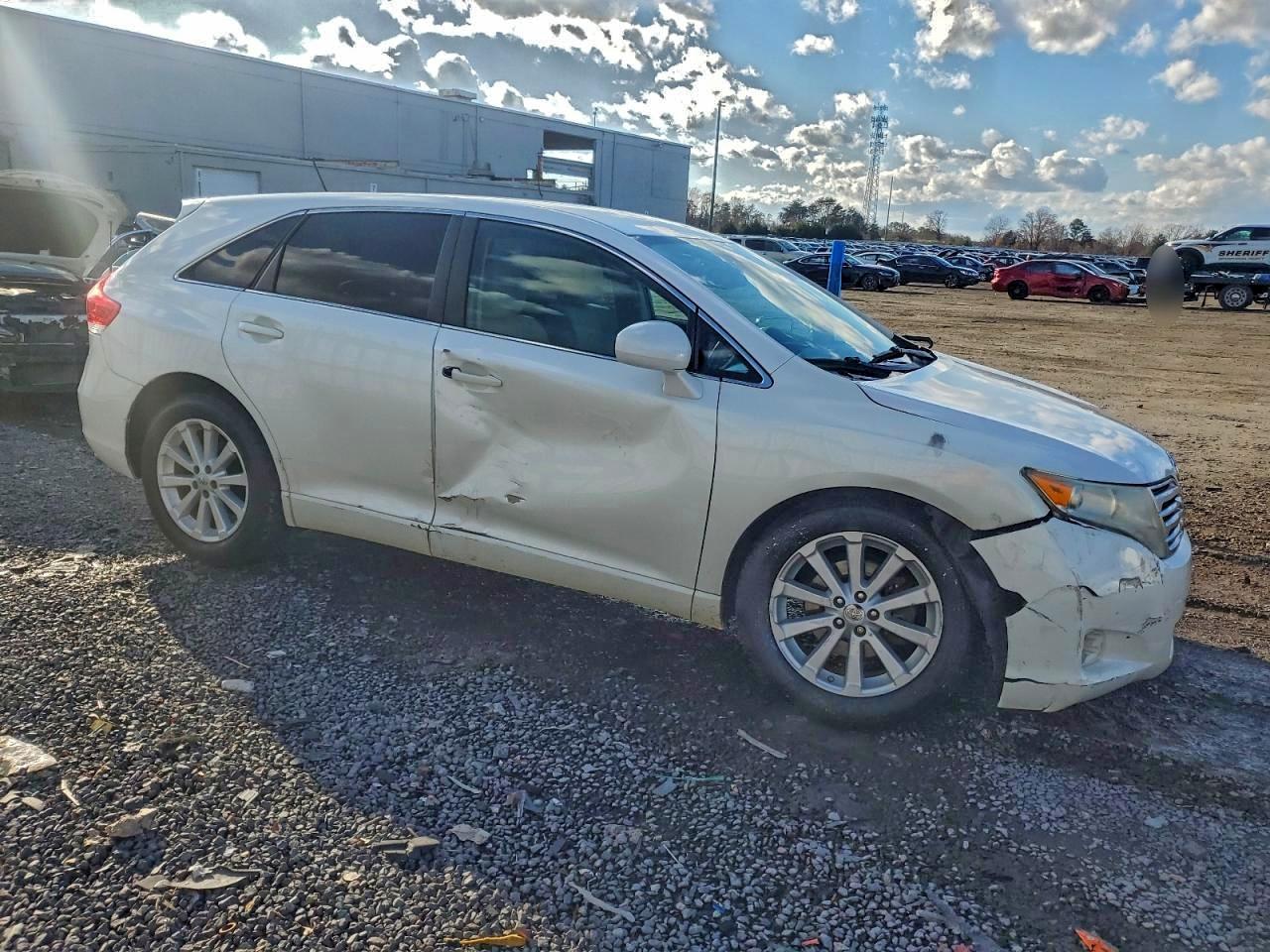 TOYOTA VENZA LE