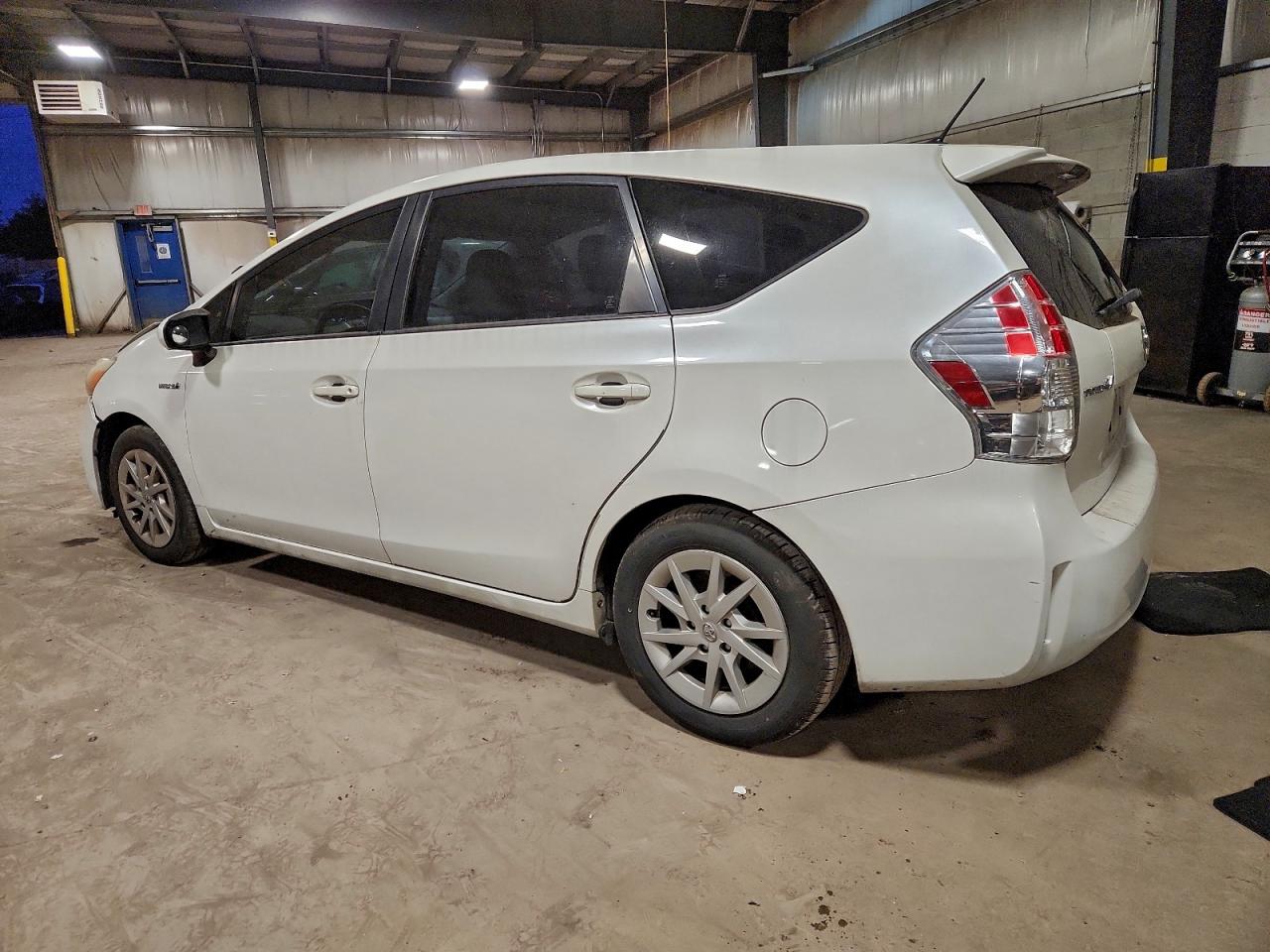 Lot #3311719251 2012 TOYOTA PRIUS V