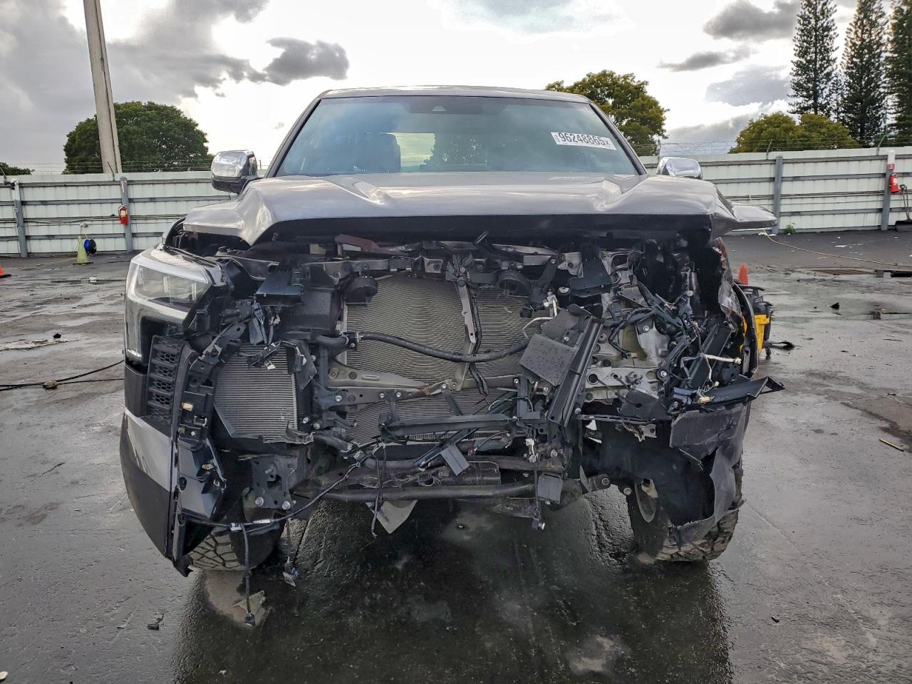 TOYOTA TUNDRA CREWMAX PLATINUM