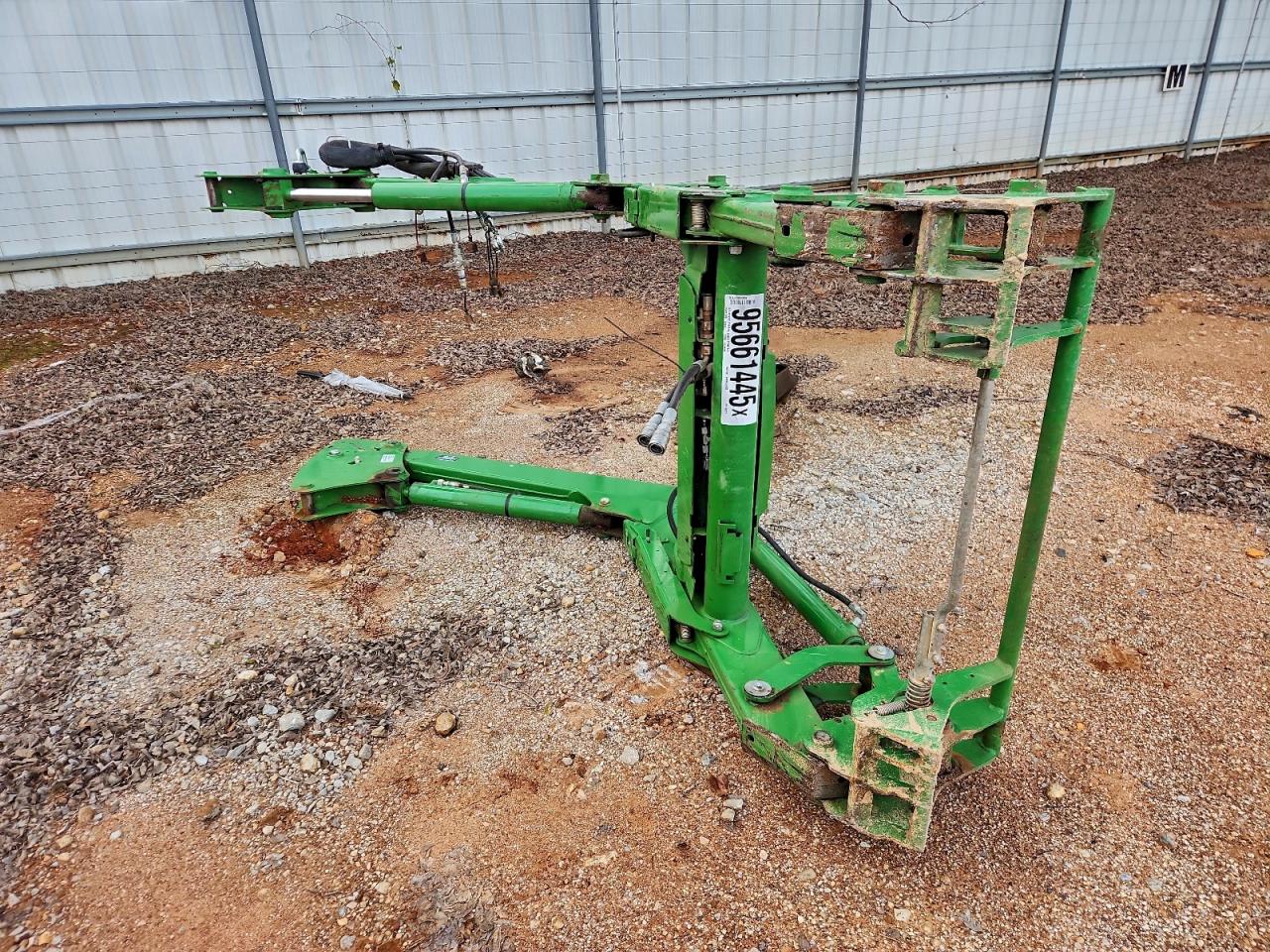 Lot #3311453253 2022 JOHN DEERE 520M