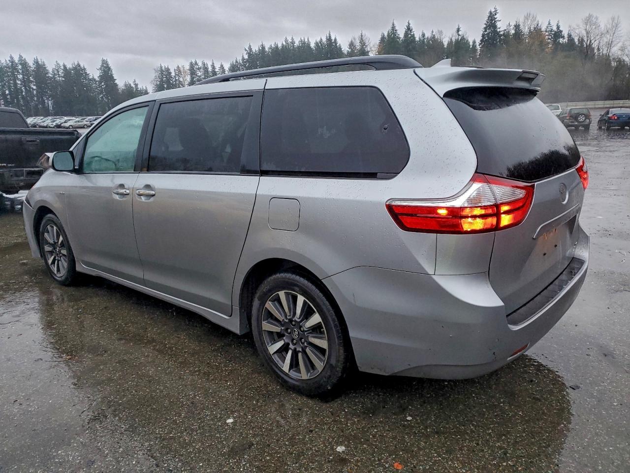 Lot #3310664757 2018 TOYOTA SIENNA XLE