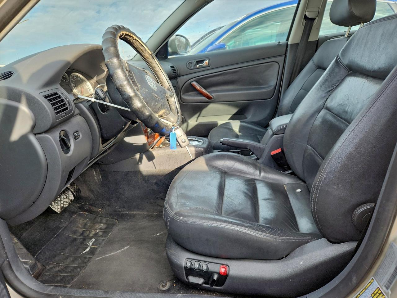 Lot #3310386956 2004 VOLKSWAGEN PASSAT GLX