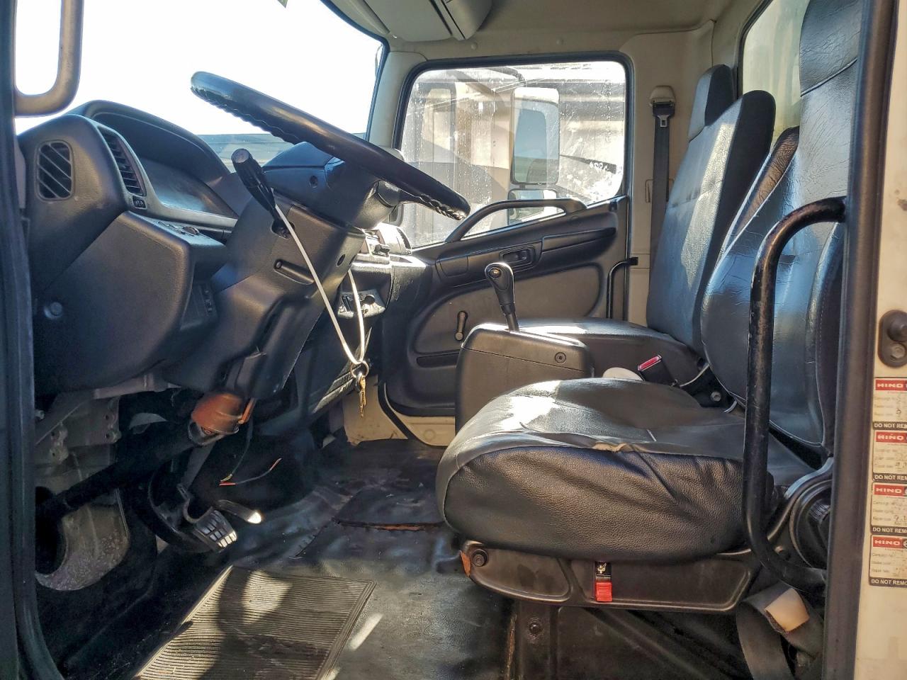 Lot #3305308318 2012 HINO 258/268