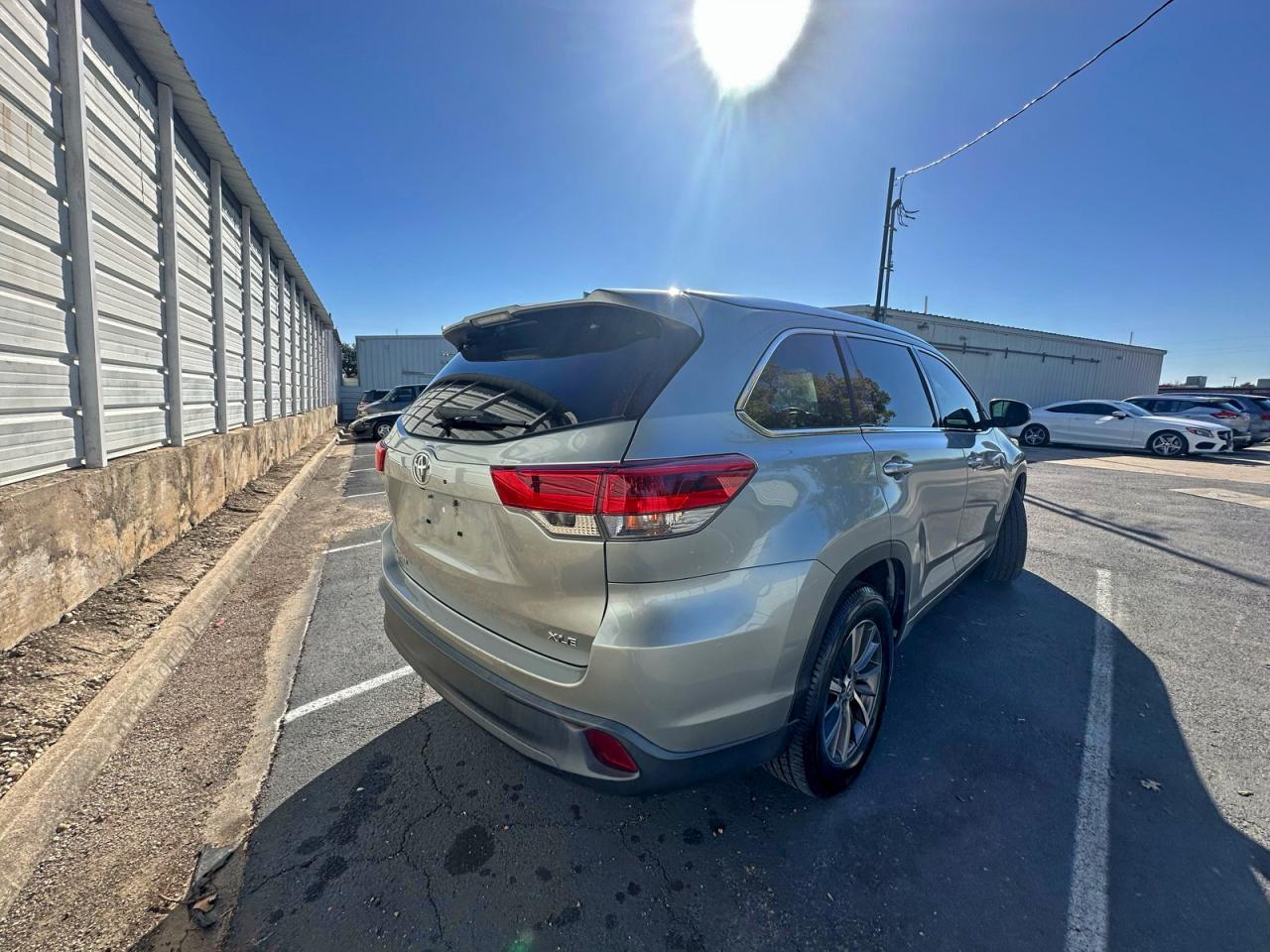 Lot #3315554782 2018 TOYOTA HIGHLANDER