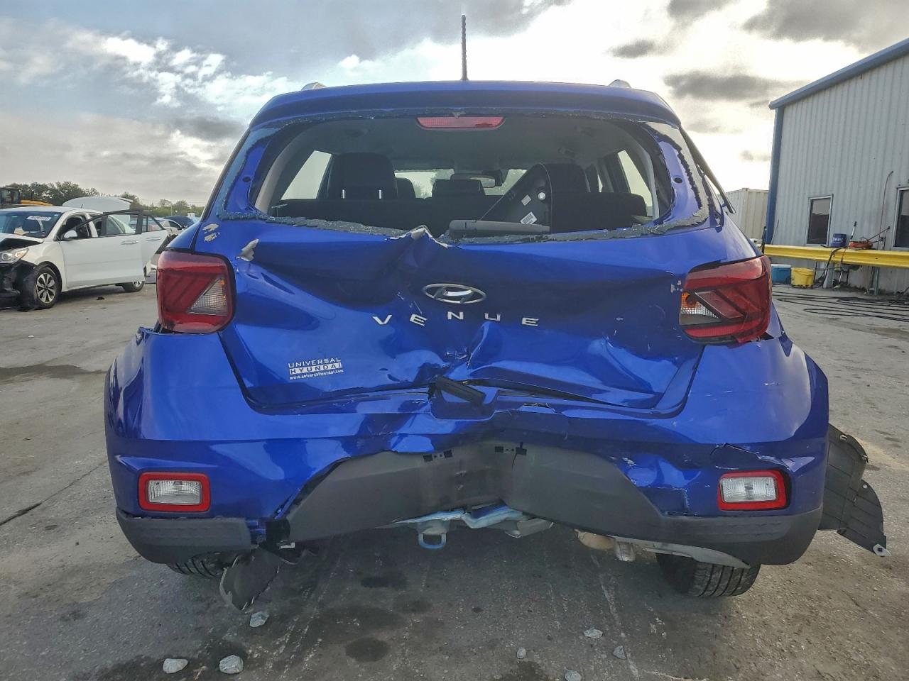 Lot #3315909122 2023 HYUNDAI VENUE SEL