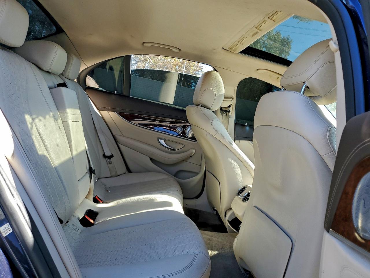 MERCEDES-BENZ E-CLASS 300