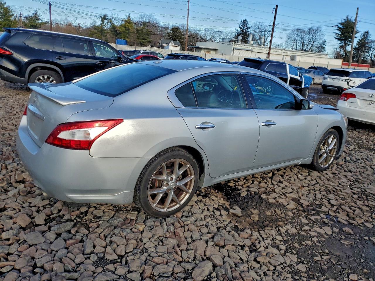 NISSAN MAXIMA S