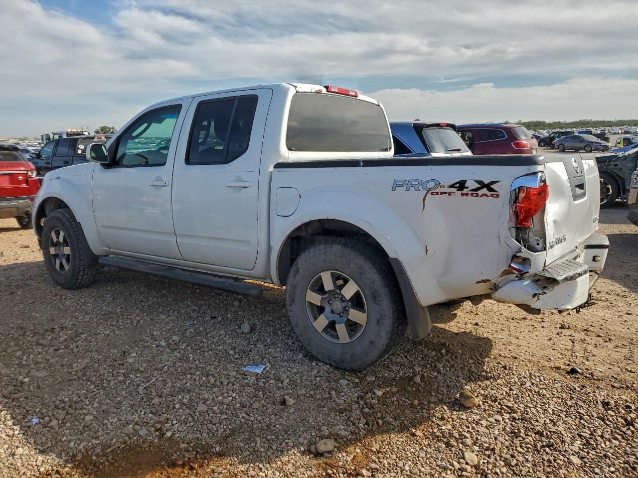 NISSAN FRONTIER CREW CAB SE