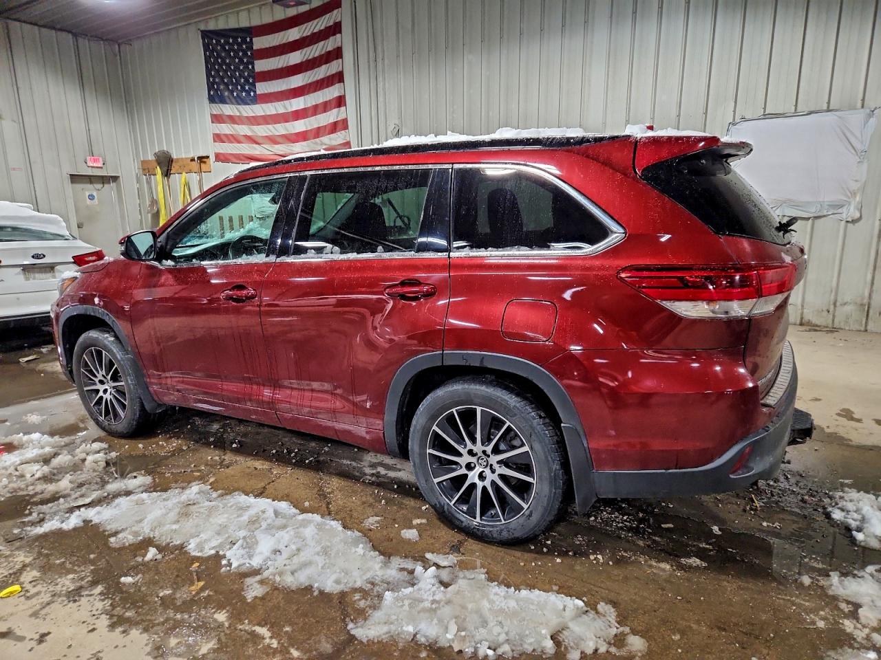 Lot #3311756770 2017 TOYOTA HIGHLANDER