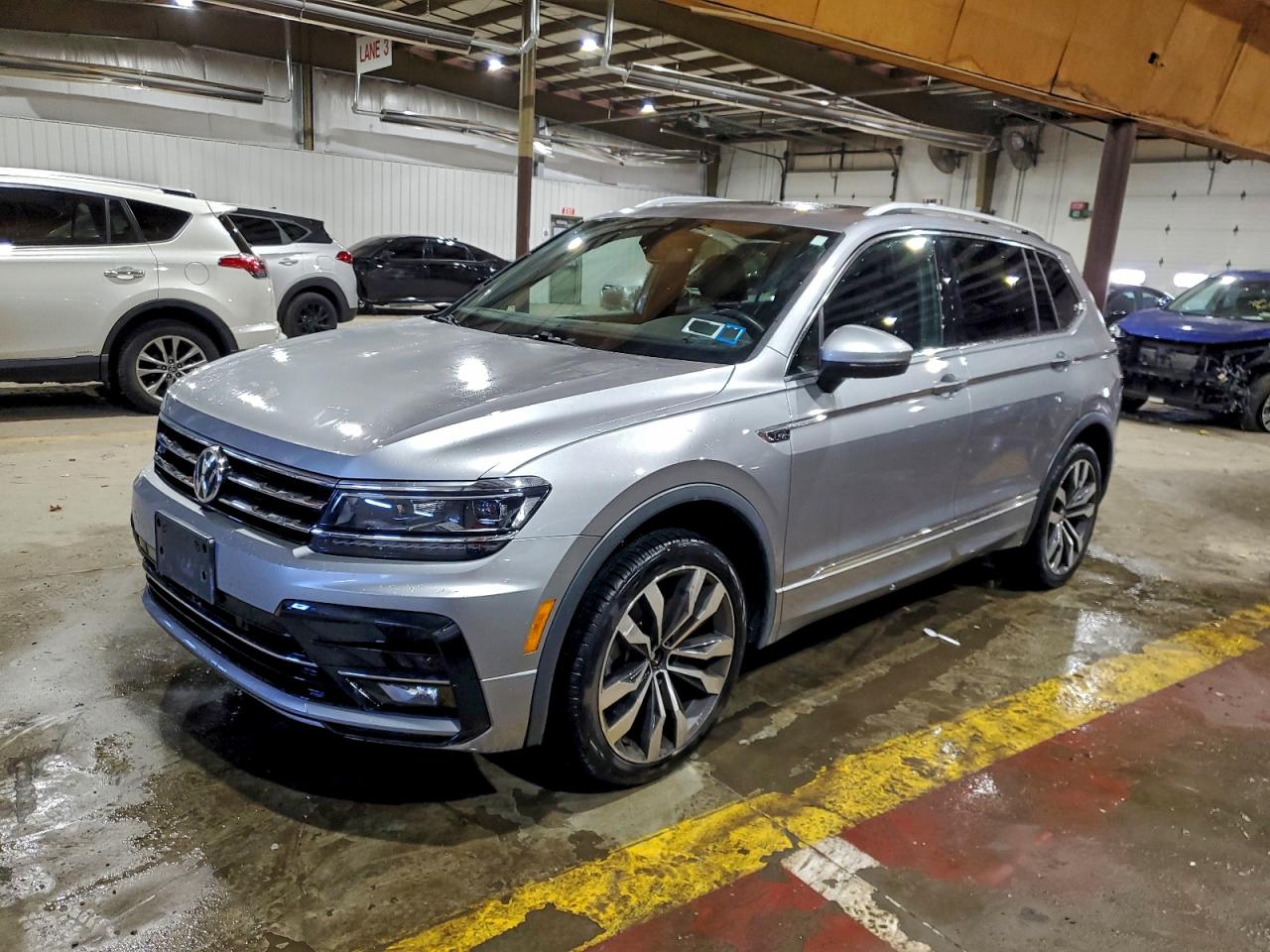 VOLKSWAGEN TIGUAN SEL PREMIUM R-LINE