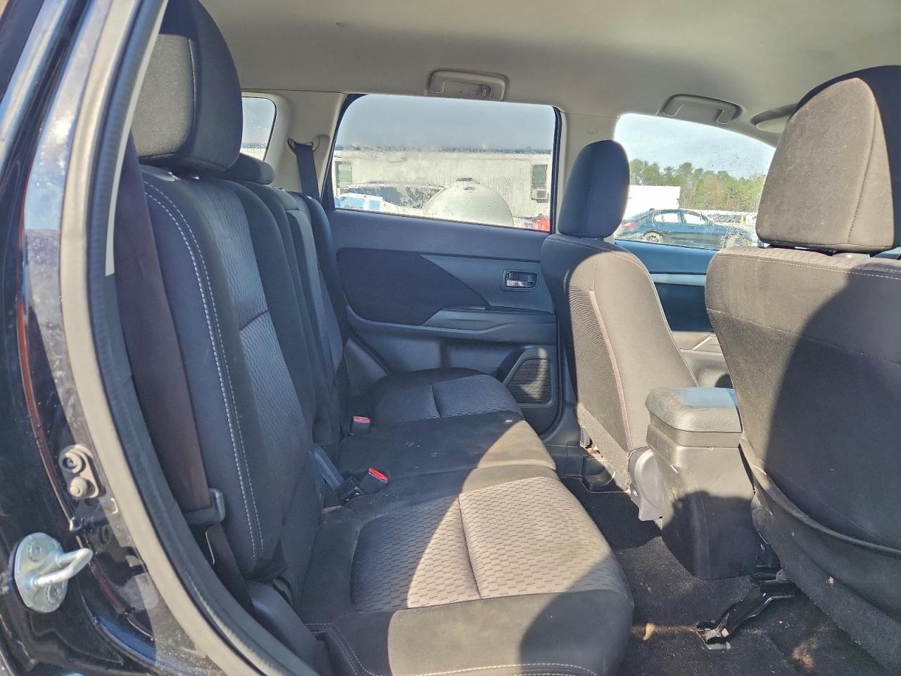 MITSUBISHI OUTLANDER ES