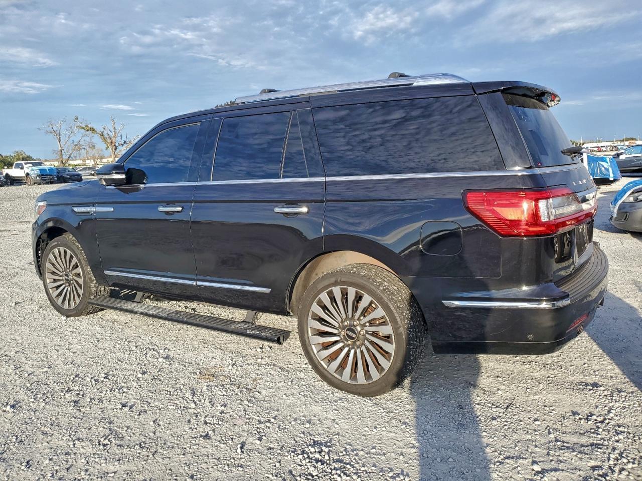 LINCOLN NAVIGATOR RESERVE