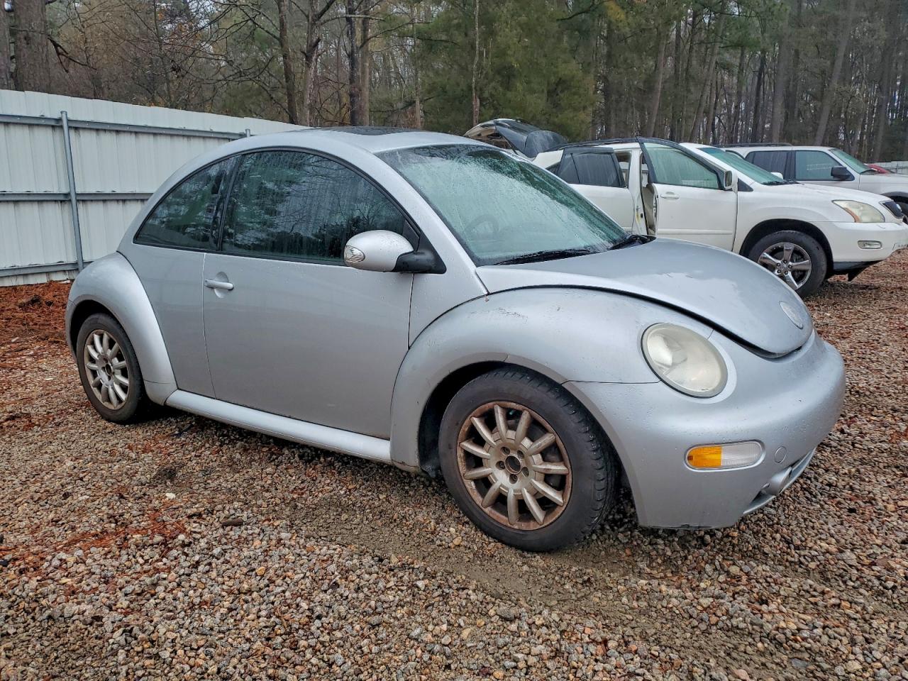 Lot #3308343044 2005 VOLKSWAGEN NEW BEETLE