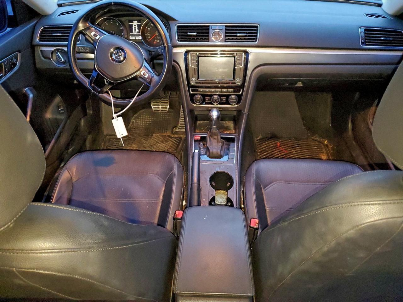 VOLKSWAGEN PASSAT R-LINE