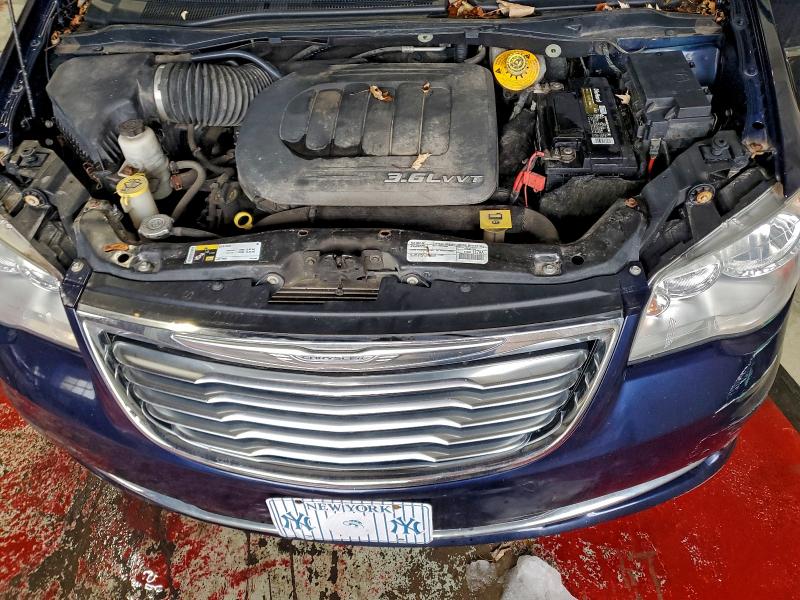 2015 CHRYSLER TOWN & COU #3304632950