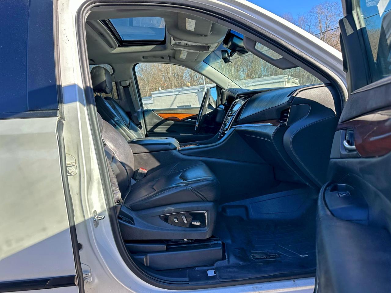 Lot #3316737416 2017 CADILLAC ESCALADE L