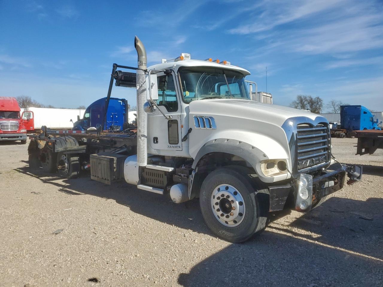 Lot #3315990080 2013 MACK 700 GU700