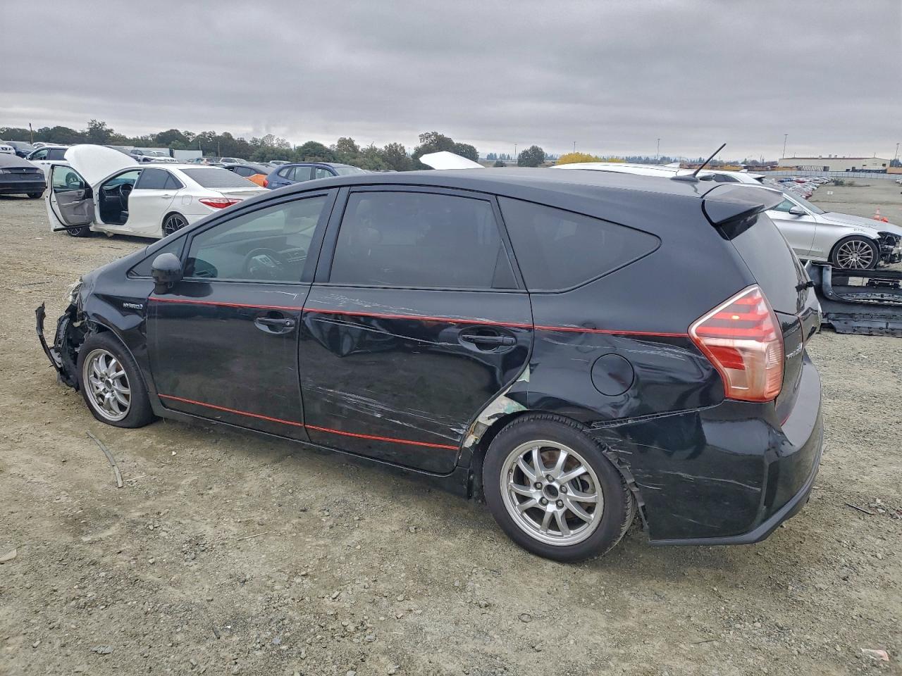 Lot #3317135988 2015 TOYOTA PRIUS V