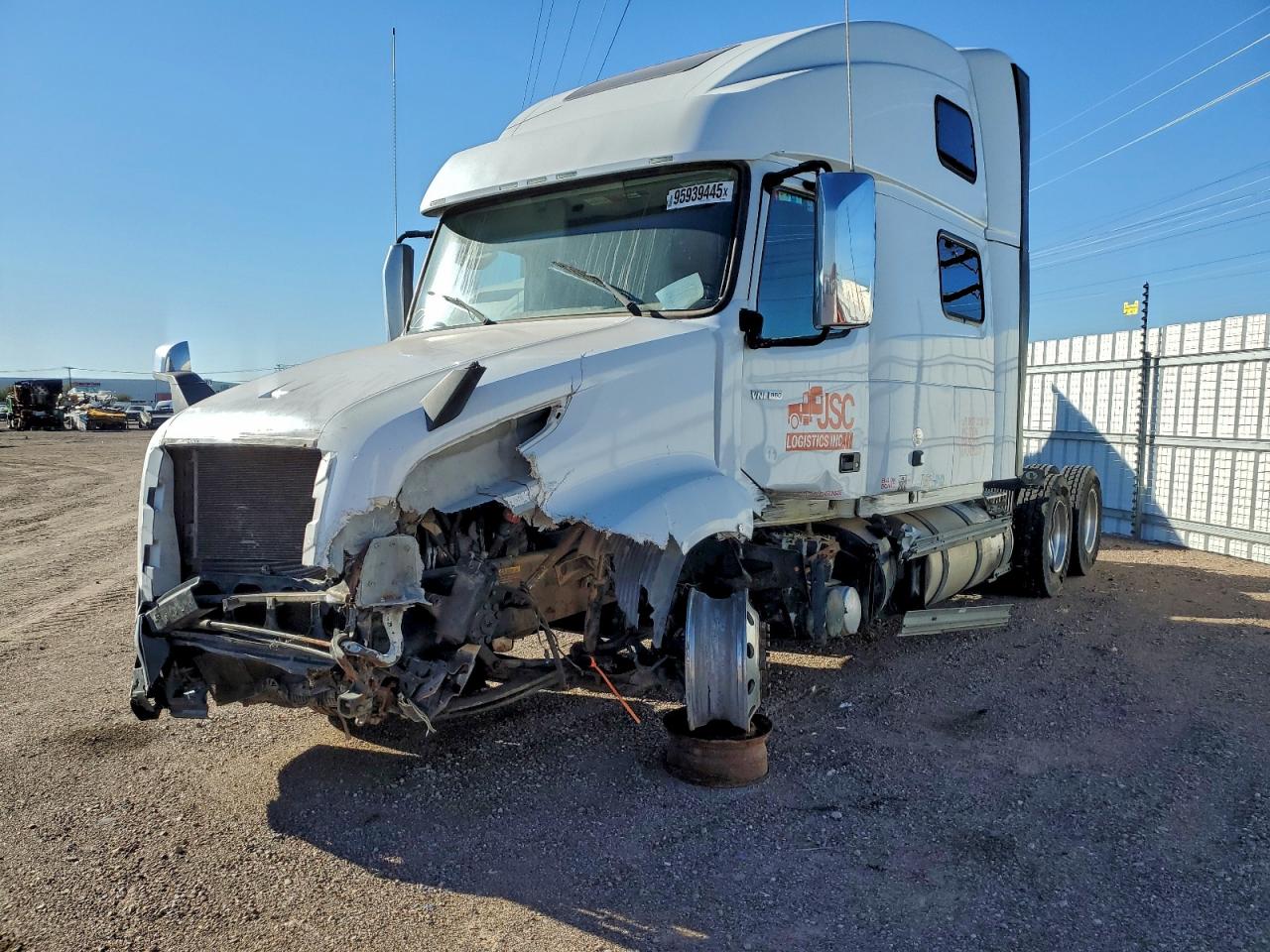 Lot #3311799206 2020 VOLVO VNL