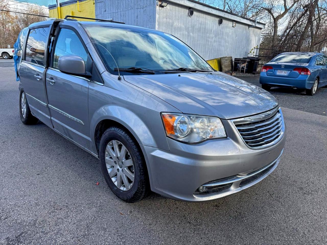 Lot #3302815895 2013 CHRYSLER TOWN & COU