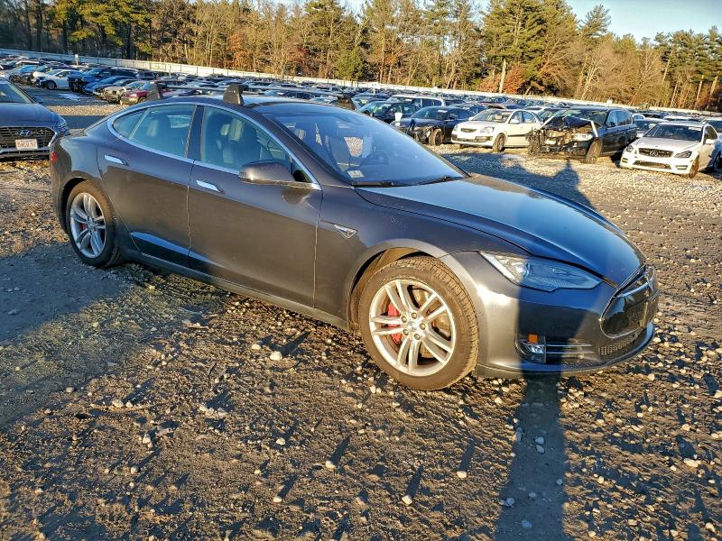 2015 TESLA MODEL S P8 #3319696889