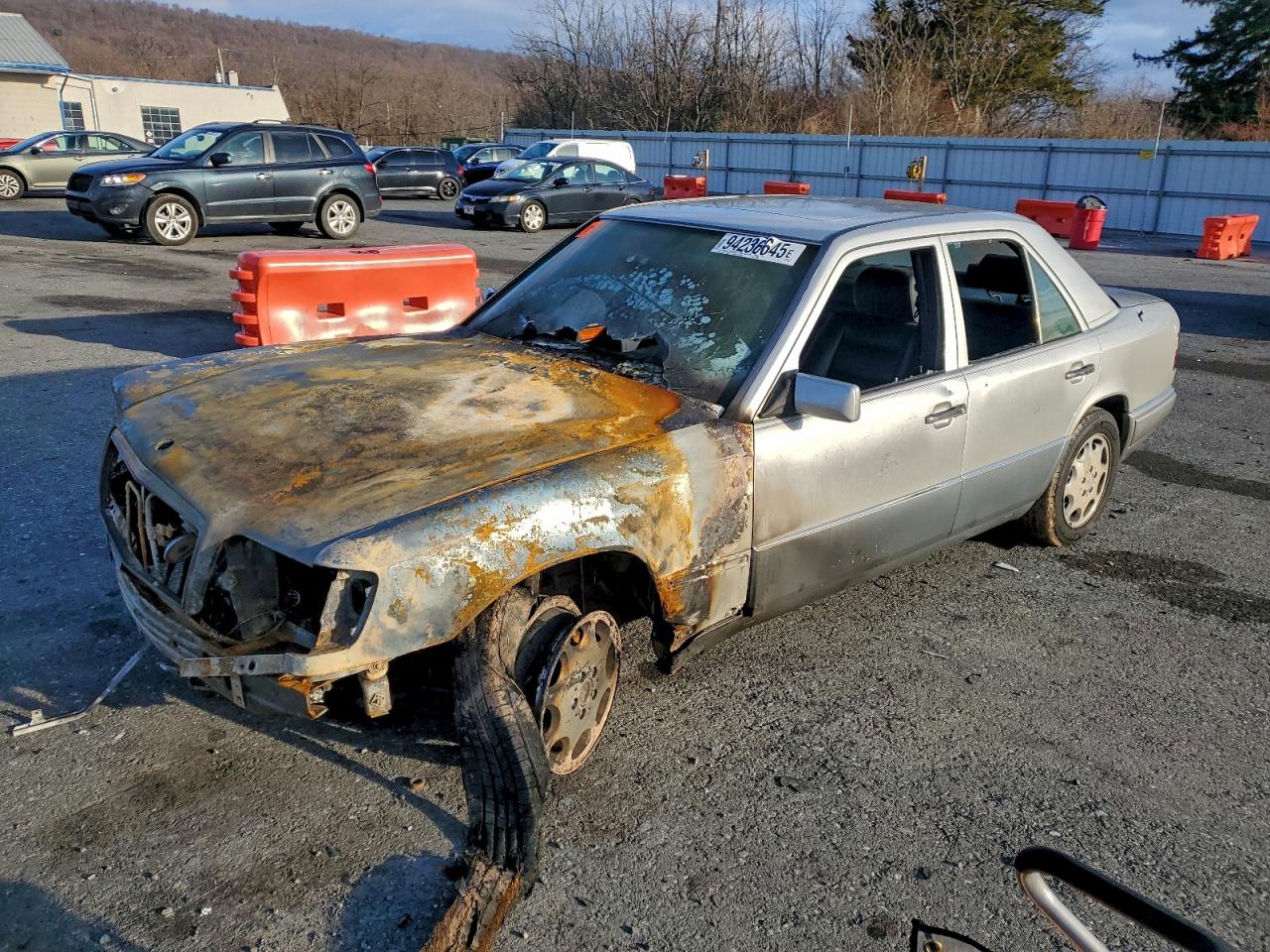 Lot #3315929107 1995 MERCEDES-BENZ E 320 BASE