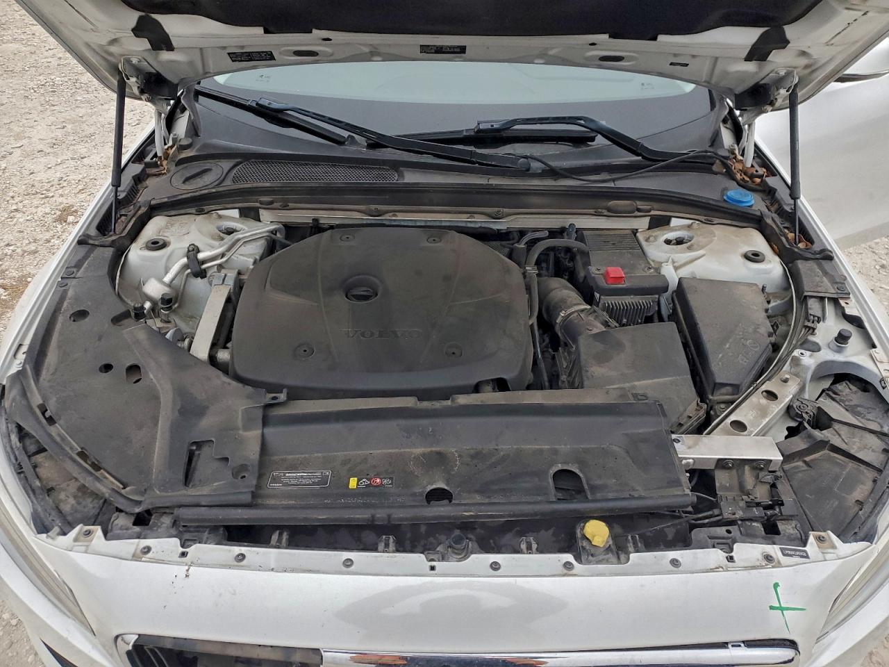 VOLVO S90 T5 MOMENTUM