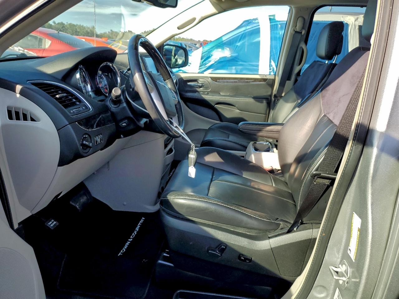 CHRYSLER TOWN & COUNTRY LIMITED PLATINUM