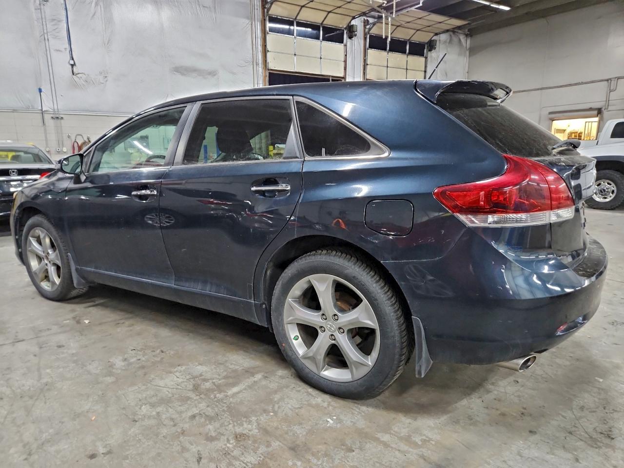 TOYOTA VENZA LE