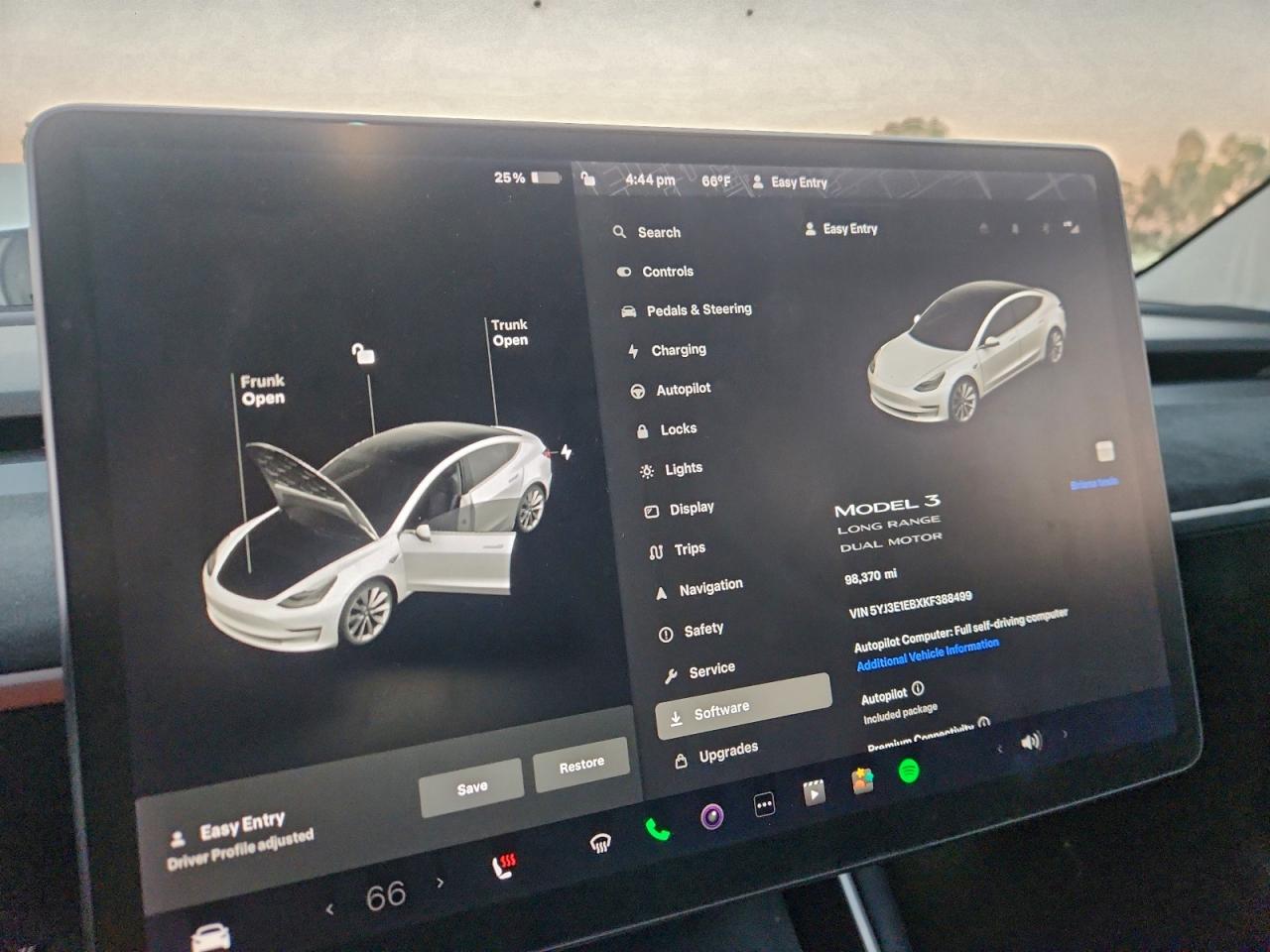 TESLA MODEL 3