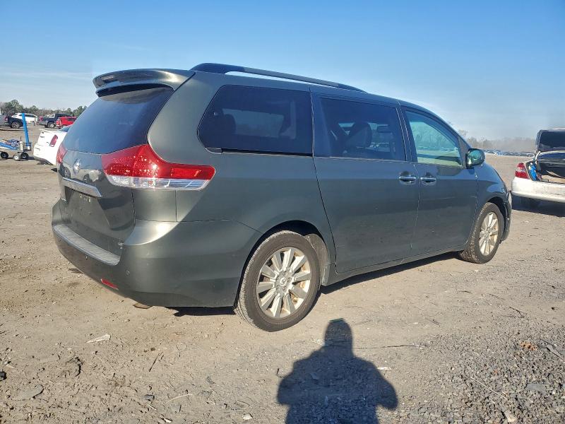 2012 TOYOTA SIENNA XLE #3302748029