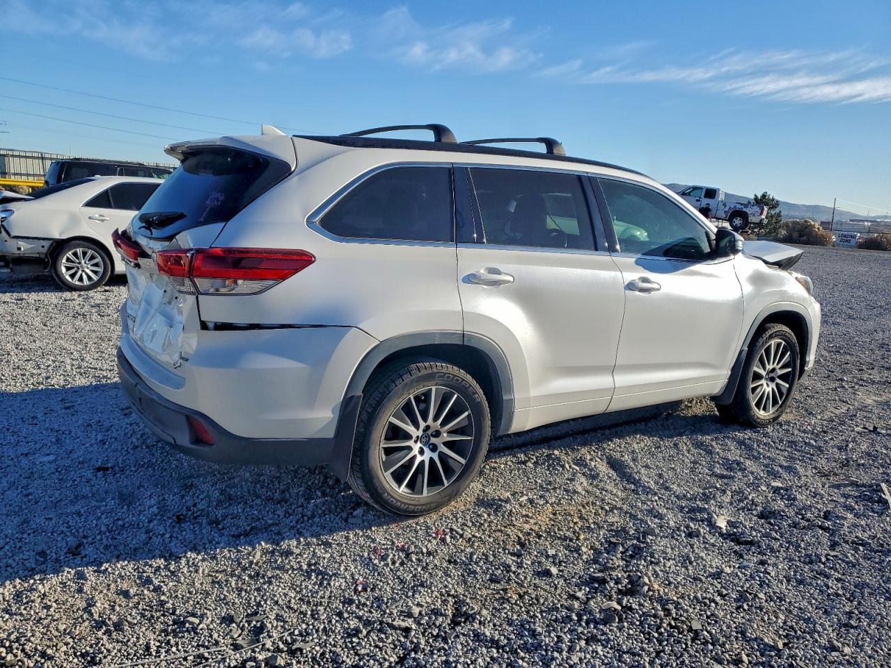 TOYOTA HIGHLANDER SE