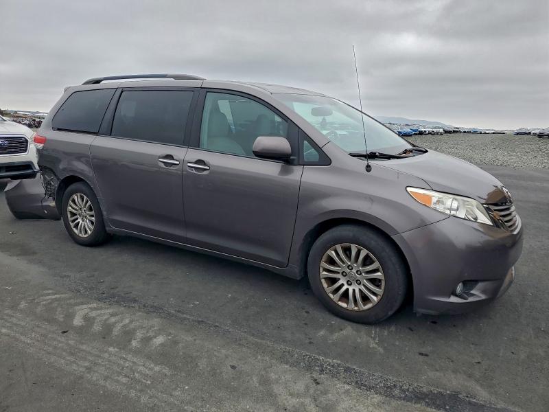 2014 TOYOTA SIENNA XLE #3301933520