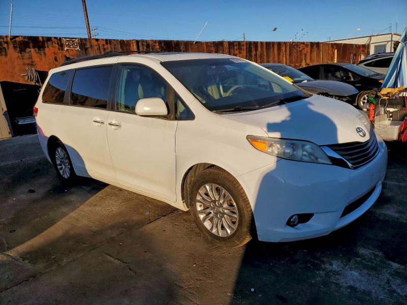 2011 TOYOTA SIENNA XLE #3311564247
