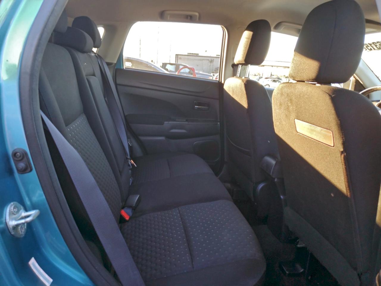 MITSUBISHI OUTLANDER SE