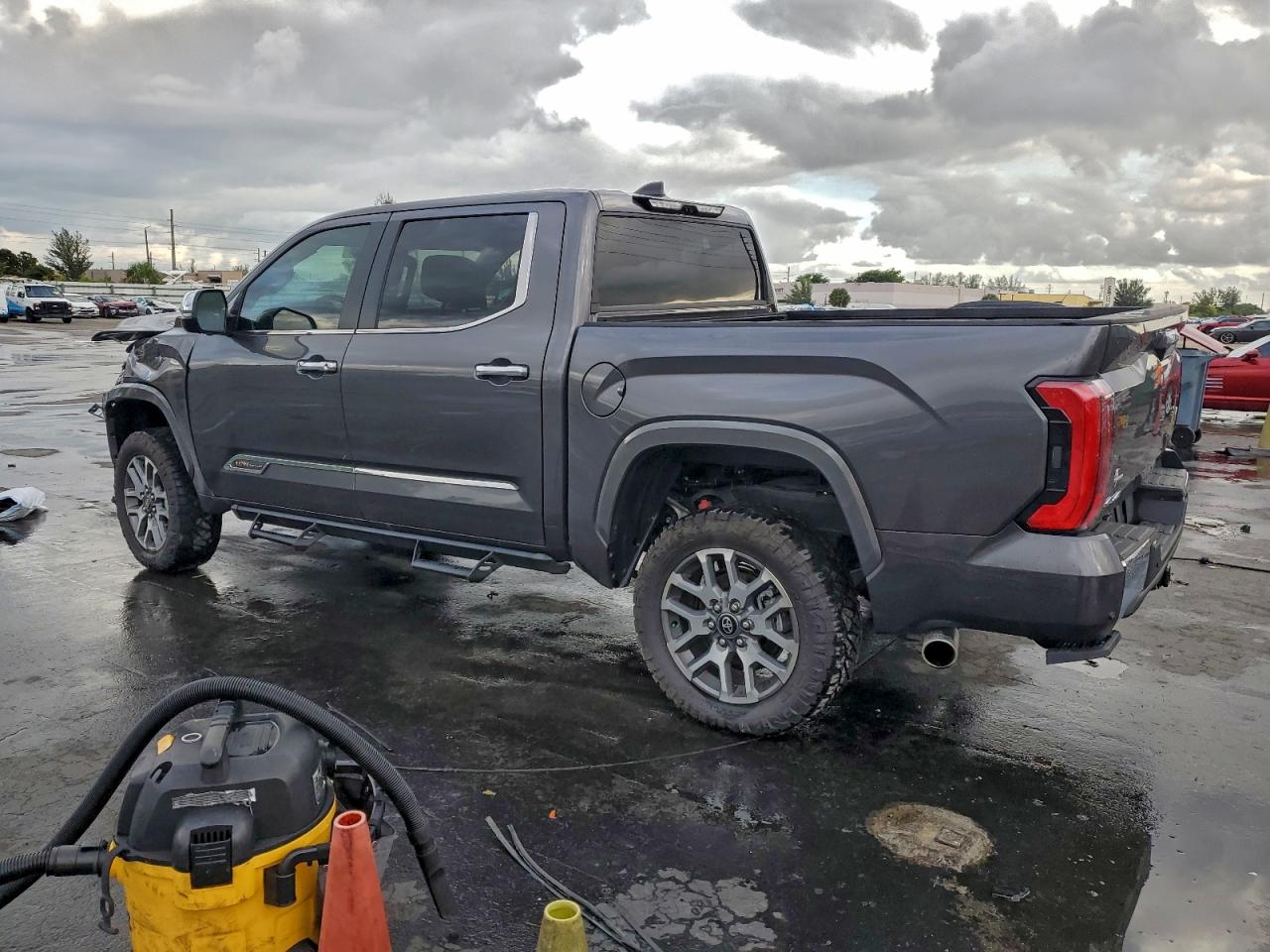 TOYOTA TUNDRA CREWMAX PLATINUM